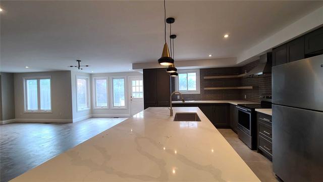 3864 Seebring Cres, House detached with 4 bedrooms, 4 bathrooms and 4 parking in Mississauga ON | Image 2