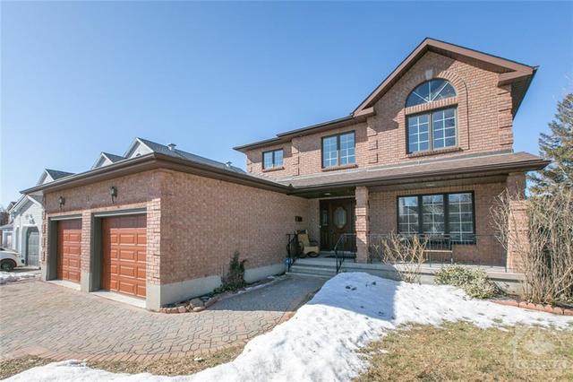 61 Hyannis Avenue, House detached with 5 bedrooms, 4 bathrooms and 6 parking in Ottawa ON | Image 2
