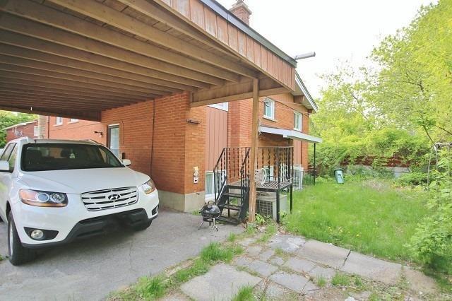 905 Watson St, House detached with 5 bedrooms, 2 bathrooms and 4 parking in Ottawa ON | Image 2