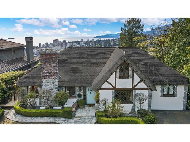 885 Braeside Street, House detached with 4 bedrooms, 3 bathrooms and null parking in West Vancouver BC | Image 2