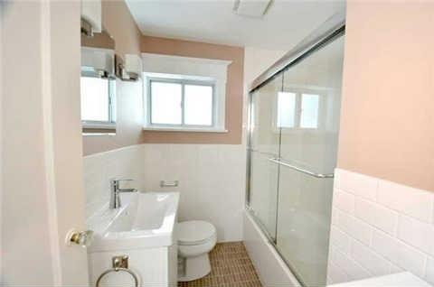 upper - 340 St Clair Ave E, House detached with 3 bedrooms, 2 bathrooms and 1 parking in Toronto ON | Image 10
