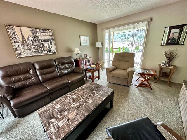 3485 Highway Drive, House detached with 2 bedrooms, 1 bathrooms and 3 parking in Trail BC | Image 5