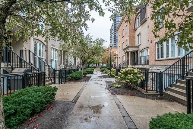 809 - 46 Western Battery Rd, Townhouse with 2 bedrooms, 2 bathrooms and 1 parking in Toronto ON | Image 12