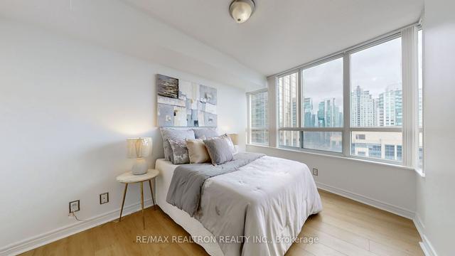 2505 - 23 Hollywood Ave, Condo with 2 bedrooms, 2 bathrooms and 1 parking in Toronto ON | Image 17
