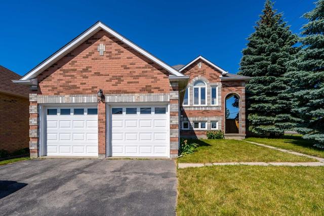 226 Fallingbrook St, House detached with 2 bedrooms, 2 bathrooms and 4 parking in Whitby ON | Image 1