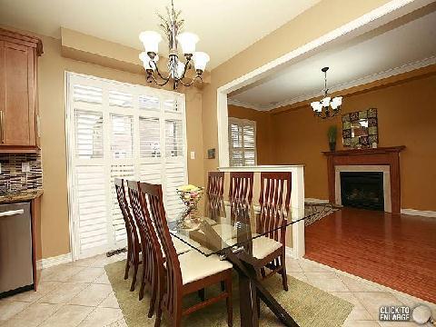 8 Tomabrook Cres, House detached with 4 bedrooms, 4 bathrooms and 4 parking in Brampton ON | Image 3