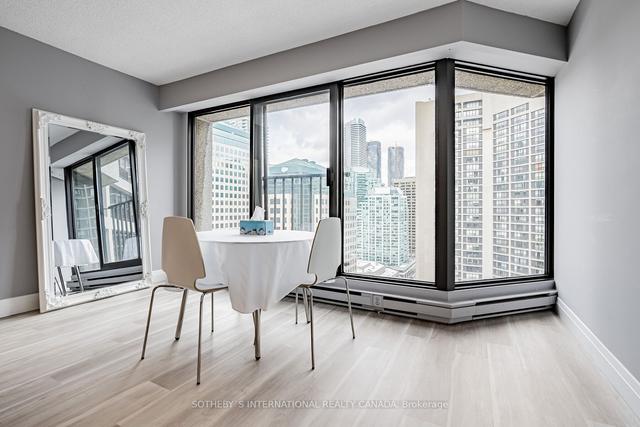 2215 - 55 Harbour Sq, Condo with 2 bedrooms, 1 bathrooms and 1 parking in Toronto ON | Image 7