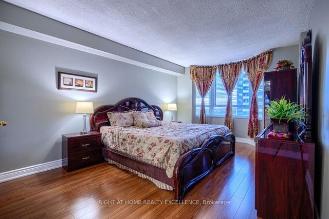 911 - 5 Lisa St, Condo with 3 bedrooms, 2 bathrooms and 1 parking in Brampton ON | Image 4