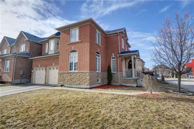 26 Wallaby Way, House detached with 5 bedrooms, 5 bathrooms and 4 parking in Brampton ON | Image 2