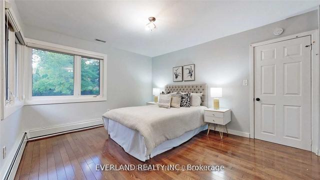 98 Rathburn Rd, House detached with 4 bedrooms, 3 bathrooms and 6 parking in Toronto ON | Image 4