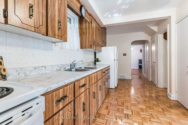 36 Thorndale Ave, House detached with 4 bedrooms, 3 bathrooms and 5 parking in Toronto ON | Image 5