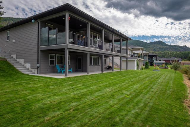 729 Prairie South Road, House detached with 4 bedrooms, 3 bathrooms and null parking in Central Kootenay J BC | Image 75