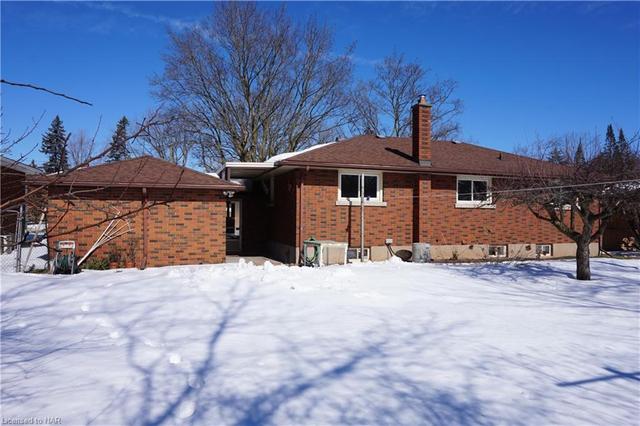 6326 Sheldon Street, House detached with 3 bedrooms, 2 bathrooms and null parking in Niagara Falls ON | Image 4