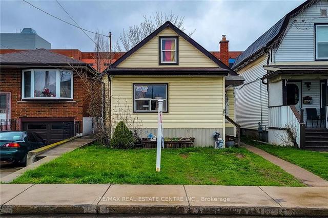 21 Frederick Ave, House detached with 2 bedrooms, 1 bathrooms and 0 parking in Hamilton ON | Image 1
