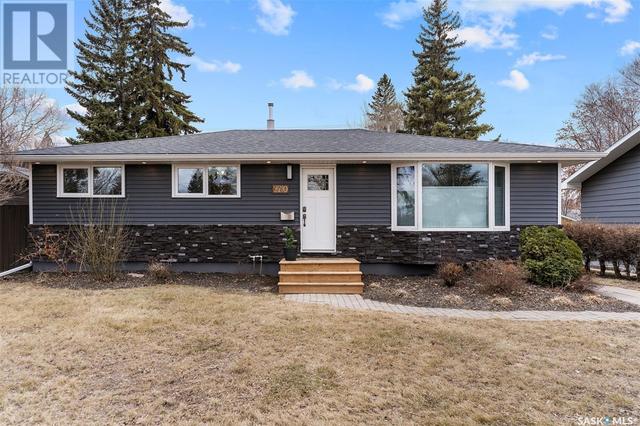 2710 Clarence Avenue S, House detached with 4 bedrooms, 2 bathrooms and null parking in Saskatoon SK | Image 2
