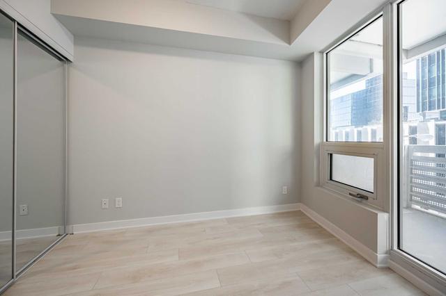 310 - 2221 Yonge St, Condo with 1 bedrooms, 2 bathrooms and 0 parking in Toronto ON | Image 4