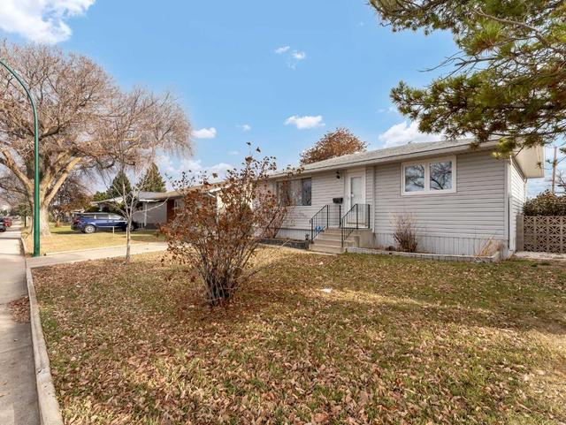 2285 19 Avenue Se, House detached with 4 bedrooms, 1 bathrooms and 1 parking in Medicine Hat AB | Image 3