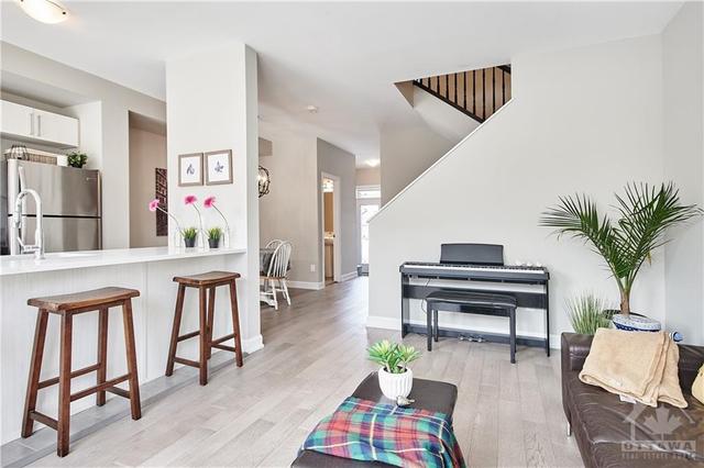 66 Damselfish Walk, Townhouse with 3 bedrooms, 3 bathrooms and 3 parking in Ottawa ON | Image 8