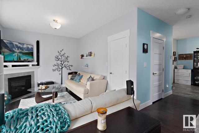7604 104 Av Nw, House semidetached with 4 bedrooms, 3 bathrooms and null parking in Edmonton AB | Card Image