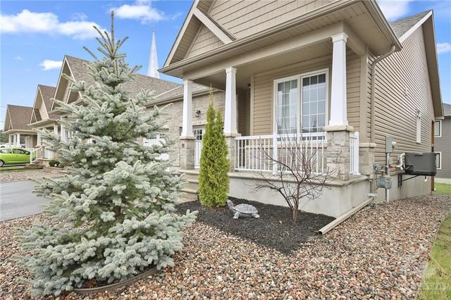 106 Kempten Court, Home with 3 bedrooms, 1 bathrooms and 2 parking in North Grenville ON | Image 3