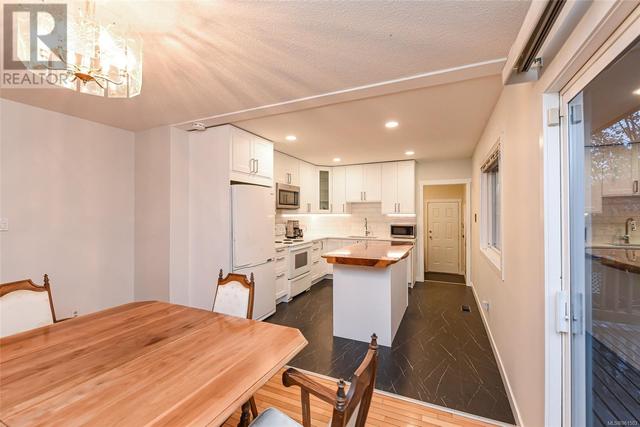 1757 Harmston Ave, House detached with 4 bedrooms, 3 bathrooms and 3 parking in Courtenay BC | Image 20