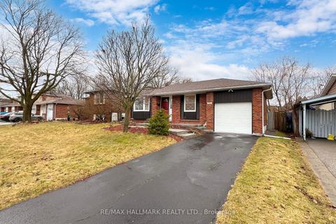 764 Hillcrest Rd, House detached with 3 bedrooms, 2 bathrooms and 3 parking in Pickering ON | Card Image