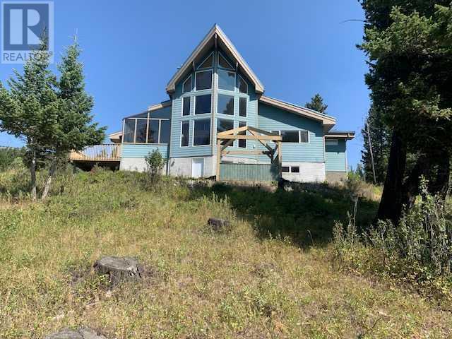 8106 28a Avenue, House detached with 4 bedrooms, 3 bathrooms and null parking in Crowsnest Pass AB | Image 2