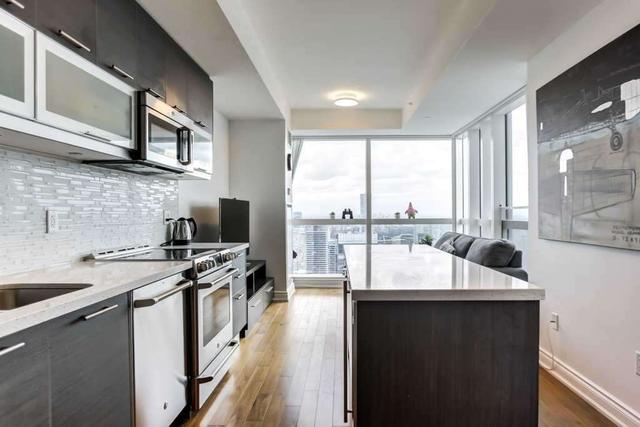 7101 - 388 Yonge St, Condo with 2 bedrooms, 2 bathrooms and 0 parking in Toronto ON | Image 10