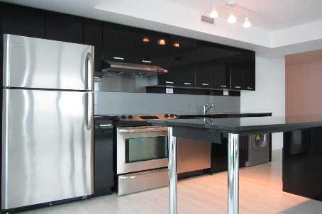 1002 - 29 Singer Crt, Condo with 2 bedrooms, 2 bathrooms and 295 parking in Toronto ON | Image 1