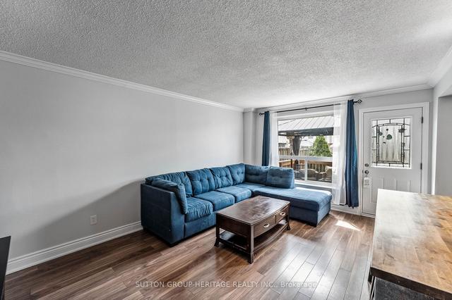 167 - 120 Nonquon Rd, Townhouse with 3 bedrooms, 1 bathrooms and 1 parking in Oshawa ON | Image 3