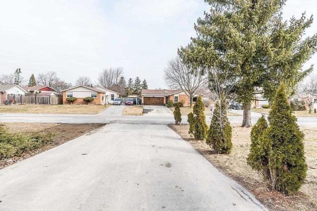 19 Finchley Cres, House detached with 3 bedrooms, 2 bathrooms and 8 parking in Brampton ON | Image 37