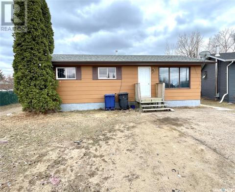 301 3rd Avenue, House detached with 3 bedrooms, 1 bathrooms and null parking in Battleford SK | Card Image