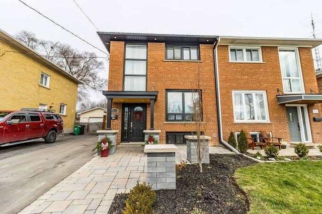 3641 Anniversary Rd, House semidetached with 3 bedrooms, 3 bathrooms and 4 parking in Mississauga ON | Image 1