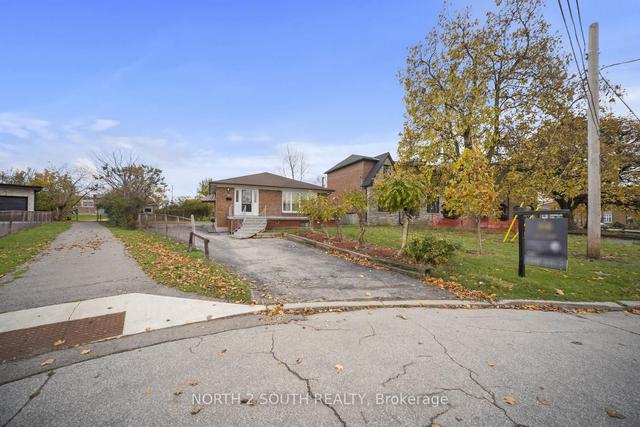 24 Deverell Cres, House detached with 3 bedrooms, 2 bathrooms and 7 parking in Toronto ON | Image 12