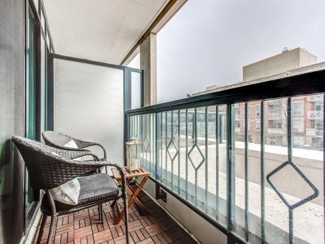 215 - 2 Old Mill Dr, Condo with 1 bedrooms, 1 bathrooms and 1 parking in Toronto ON | Image 2