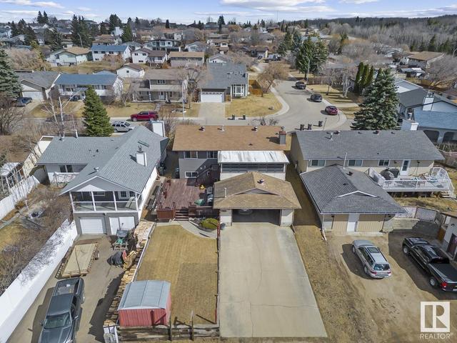 5012 43 St, House detached with 4 bedrooms, 2 bathrooms and null parking in Cold Lake AB | Image 2