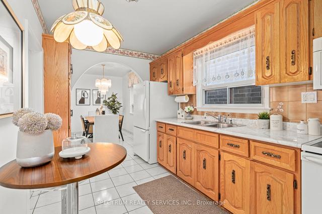 132 Kirknewton Rd, House detached with 3 bedrooms, 2 bathrooms and 2 parking in Toronto ON | Image 13