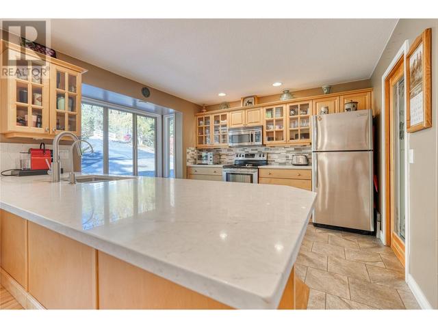5203 Silver Court, House detached with 4 bedrooms, 2 bathrooms and 12 parking in Peachland BC | Image 8