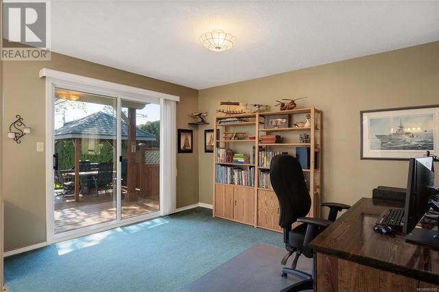 1292 Layritz Pl, House detached with 4 bedrooms, 4 bathrooms and 2 parking in Saanich BC | Image 28