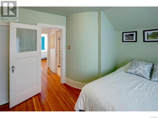 1075 St. David St, House detached with 4 bedrooms, 3 bathrooms and 2 parking in Oak Bay BC | Image 17