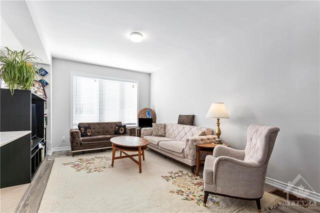 43 Caspian Row, Townhouse with 3 bedrooms, 3 bathrooms and 2 parking in Ottawa ON | Image 5