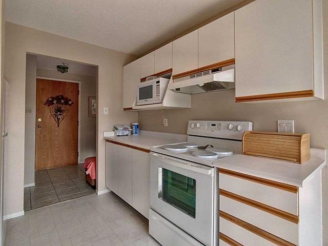 114 - 30 Blue Springs Dr, Condo with 2 bedrooms, 2 bathrooms and 1 parking in Waterloo ON | Image 2