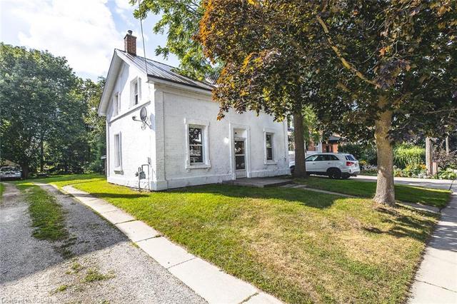 632 3rd Avenue E, House detached with 3 bedrooms, 2 bathrooms and 2 parking in Owen Sound ON | Image 1