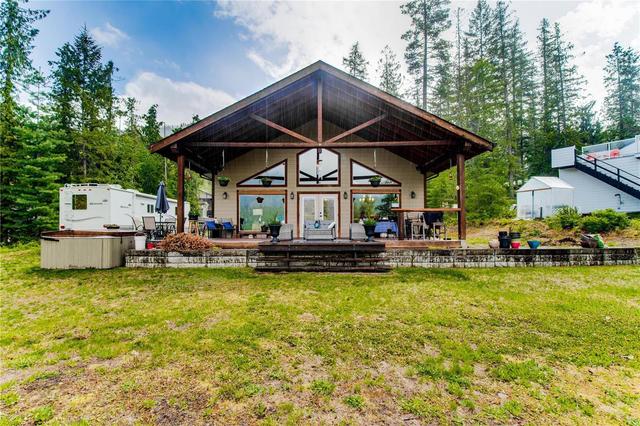 9045 Hummingbird Drive, House detached with 3 bedrooms, 2 bathrooms and 5 parking in Columbia Shuswap E BC | Image 20
