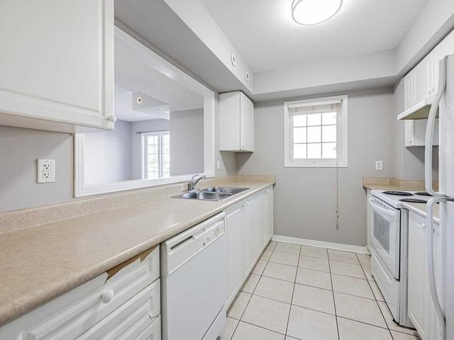 3 - 200 Mclevin Ave, Townhouse with 2 bedrooms, 1 bathrooms and 1 parking in Toronto ON | Image 3