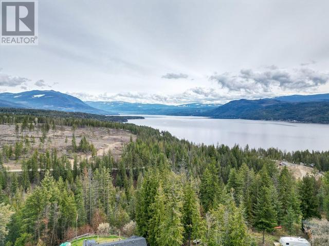 5271 Meadow Creek Crescent, House detached with 3 bedrooms, 2 bathrooms and 4 parking in Columbia Shuswap F BC | Image 45