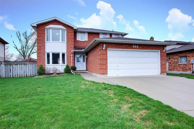966 Country Club Cres, House detached with 4 bedrooms, 4 bathrooms and 6 parking in London ON | Image 1