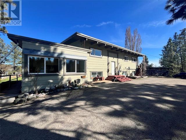 530 Highway 5a, House detached with 3 bedrooms, 2 bathrooms and null parking in Okanagan Similkameen H BC | Image 3