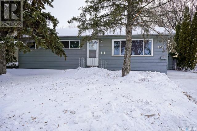 202 Witney Ave N, House detached with 4 bedrooms, 2 bathrooms and null parking in Saskatoon SK | Card Image