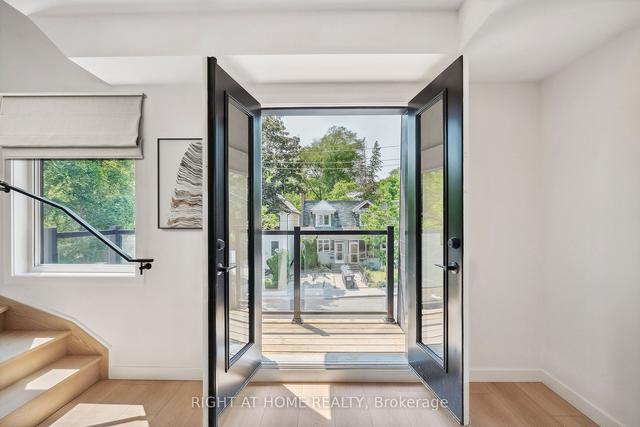 3 - 369 Howland Ave, Condo with 2 bedrooms, 1 bathrooms and 0 parking in Toronto ON | Image 4
